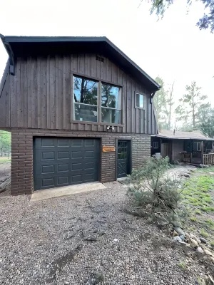 Horse friendly Mountain Hideaway under the rim with scenic views!