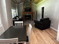 Viognier-Cottage Near Jones Von Drehle with Master Suite Hotel di Traphill