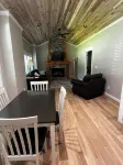 Viognier-Cottage Near Jones Von Drehle with Master Suite