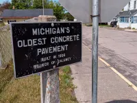 Charming 2 bedroom apartment in Calumet's Historic district! Hotels in Calumet