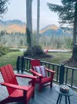 Stunning 3 bed Skykomish Riverfront Cabin with breathtaking views - Alppimaja