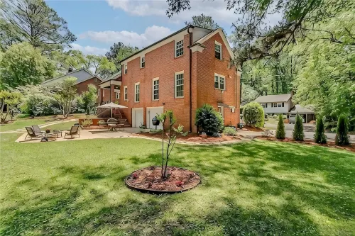 The Saban of Sherwood with a Pool located 0.9 miles from Bryant Denny Stadium - Homestays