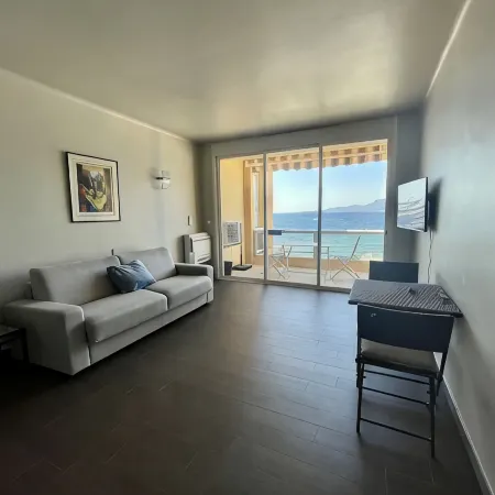 Studio face à la mer Отели в г. Проприано