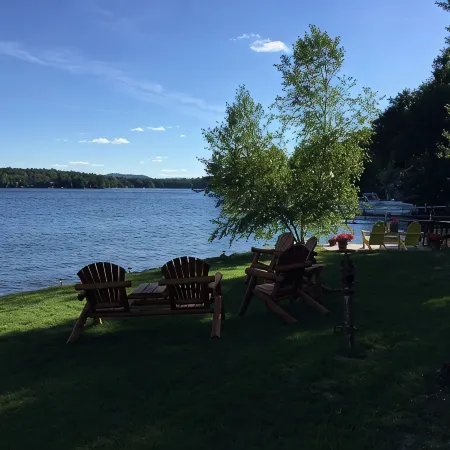 Beautiful 4th Lake Home with 3 Kings, Jacuzzi Tub, and Gazebo