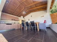 Apartments Nada Trogir-Arbanija, A nice app. with sea view, 100 m from the beach - Wifi