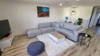 Relax at The Bunker - Normanville. Great views, modern and spacious. - Homestays