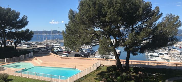 Seafront apartment close to beaches and Esterel: absolute calm Hotels in Saint-Raphael