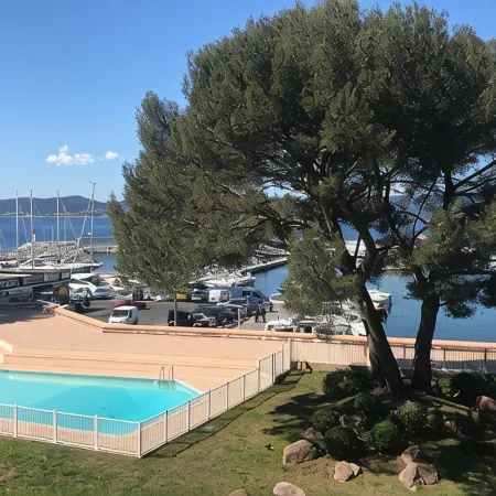 Seafront apartment close to beaches and Esterel: absolute calm