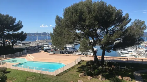 Seafront apartment close to beaches and Esterel: absolute calm - Apartments