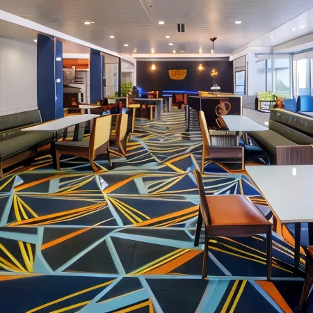 La Quinta Inn & Suites by Wyndham Oklahoma City Airport