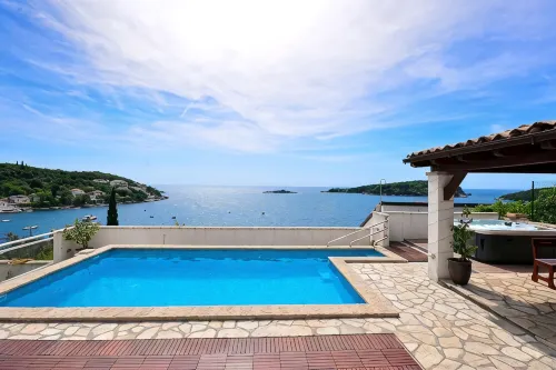Extraordinary 3bed/3bath villa, with sea views,pool and hot tub for 8