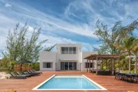 Pool, Beachfront Villa, 16 Ppl, Chef, Boat Tours, Starlink, BBQ - Ramah keluarga