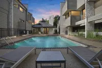 Luxury 2 Bedroom Condo, Midtown - Great Amenities with Pool! - Alojamientos