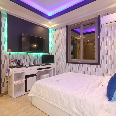 Jinju Comma Self Check-in Motel