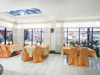 RedDoorz Plus Near Pelabuhan Bitung Hotels in Bitung