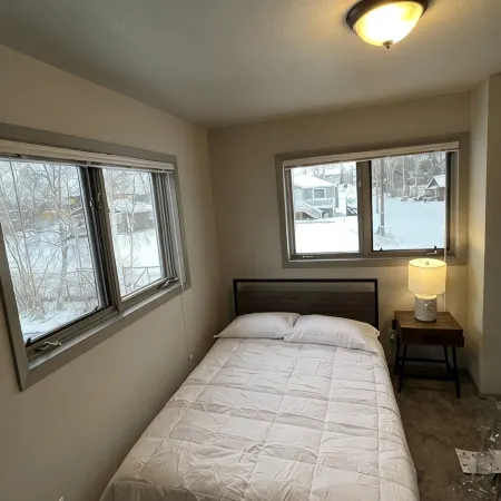 Top Floor Lakefront Condo with Mountain Views!