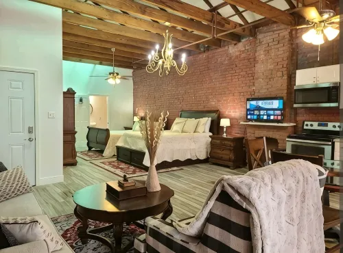 Downtown New Orleans Penthouse Suite - 2 Minute Walk to French Quarter -4B - 방갈로