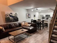 Fantastic view of The Highlands! Comfortable 2-bedroom w/loft condo. Come relax. - Wifi