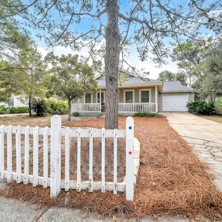 Beautiful Beach Cottage! West End!  3 Blks to Beach! Front & Back Porch! Save $$