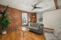 Circle Overlook-Private Downtown apartment