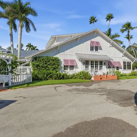 Historic Old Naples Estate - 2 Blocks to the Gulf, Shopping, Dining, & the Arts