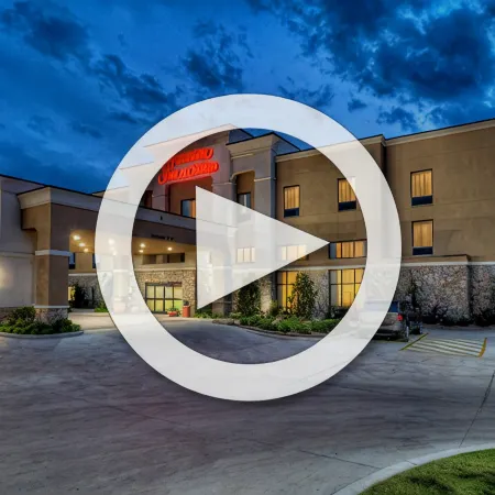 Hampton Inn & Suites Ada Отели в г. Ада