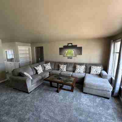 3-bedroom house in charming Green Bay, walking distance to LAMBEAU!! Others