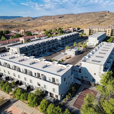 St. George 5 bdrm Adventure Retreat, national parks, sports, golf, tesla charger