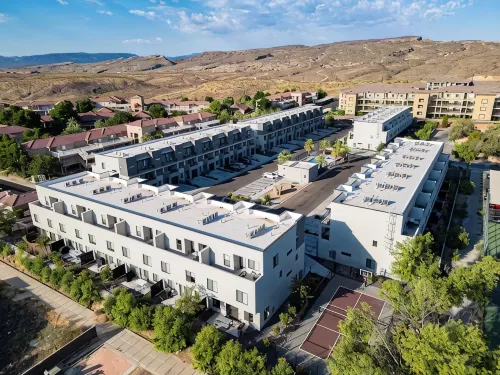 St. George 5 bdrm Adventure Retreat, national parks, sports, golf, tesla charger - Boutique