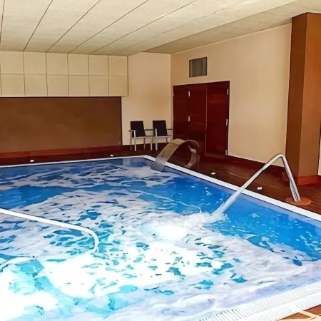 FIRST LINE BEACH, SPA, SWIMMING POOLS, TENNIS, PADDLE, SQUASH, GARDEN, CHILDREN'S PLAYGROUND.
