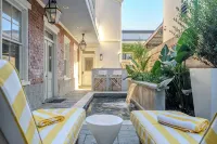 The Duke of Magazine 5 Bedroom Luxury with Pool Perfectly Located in New Orleans - Kolam Renang Peribadi