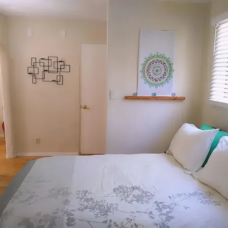 Private Space Near Historic Museum Hill, 1 Bedroom, 1 Bathroom