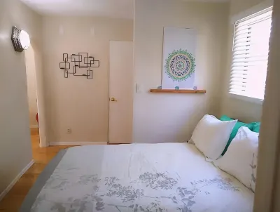 Private Space Near Historic Museum Hill, 1 Bedroom, 1 Bathroom Hotels in 