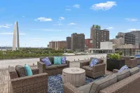Archview Riverfront Loft – Walk to Stadium, Conventions & Casino - Gated Parking - Condos