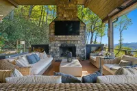 SkyHaüs @Lake Burton - World-Class Views, Infinity Hot Tub, 3 Grills, & Porches. - balcony