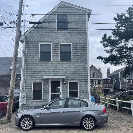 Beautiful Beach Cottage steps away from private Moody Beach!