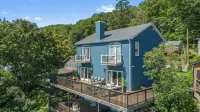 Entire Lakeview House ~ 1 Hour to MetLife ~ Hot Tub~Firepit~Stunning View~Decks