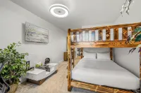Luxury Amenities- Steps to Mtn- 2 Hot Tubs- Pool/Ping Pong Table-Massage Chair