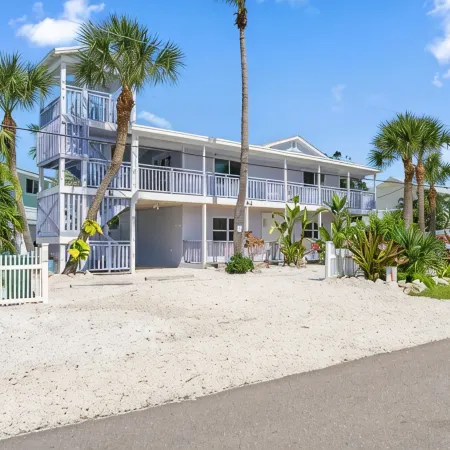 BEST LOCATION! NORTH END OF ANNA MARIA, FL STEPS TO BEACH & DINING - UPPER UNIT