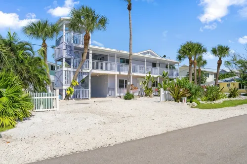 BEST LOCATION! NORTH END OF ANNA MARIA, FL STEPS TO BEACH & DINING - UPPER UNIT