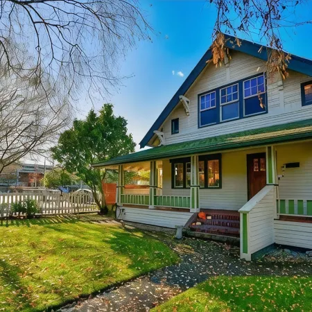 BEAUTIFUL 4 bedroom craftsman in the heart of Queen Anne!