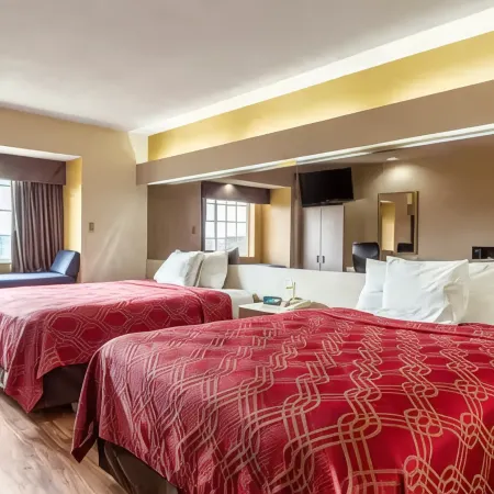 Econo Lodge Inn & Suites Evansville