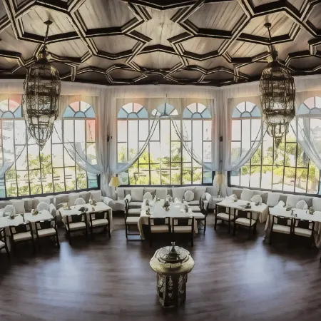 El Minzah Hotel