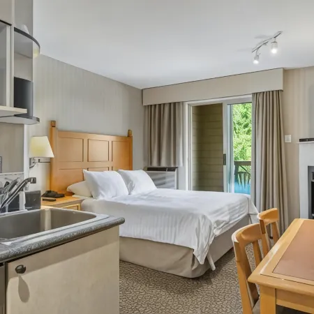 Pinnacle Hotel Whistler