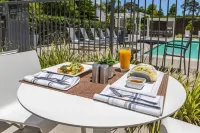 Cambria Hotel LAX - Pools