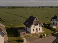 Dream thatched house with water view - 3 bedrooms - 10 min. walk to the beach Hotéis em Dranske