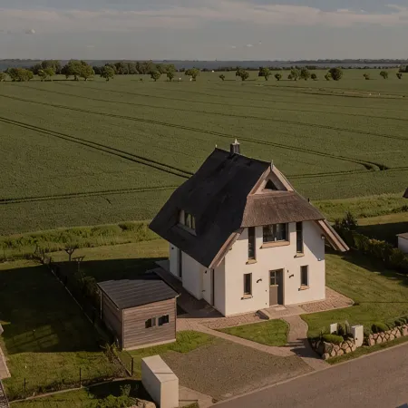 Dream thatched house with water view - 3 bedrooms - 10 min. walk to the beach