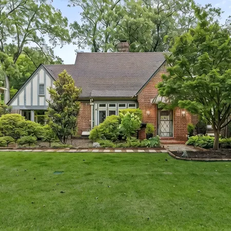 Stunning 3 bed, 3 bath house [sleeps 8] in Midtown, 2min drive to Rhodes College