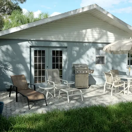 Centrally located to shopping & 10 Minutes to the Beach!