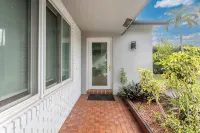 4Br Waterfront Home New Pool and Spa Installed 2/25 - Hot Tub